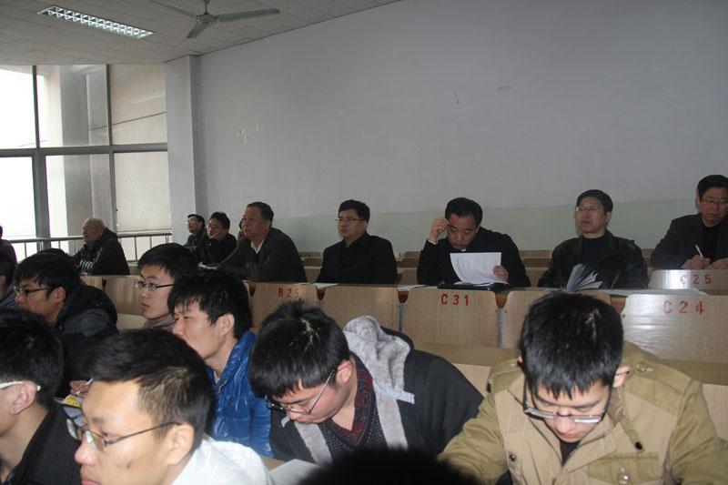 学校党委副书记董新胜深入威尼斯人集团
课堂听课